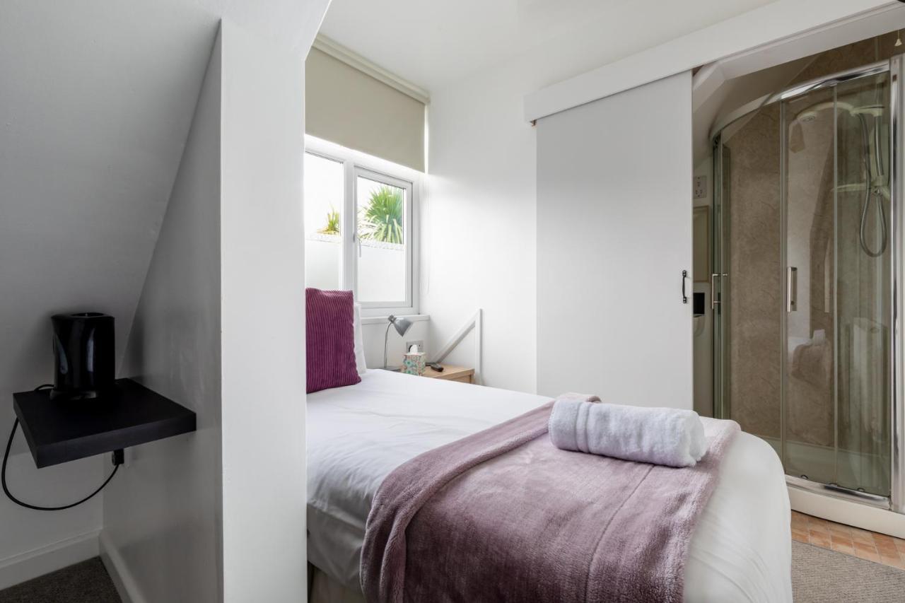 Oasis House 호텔 팰머스 외부 사진