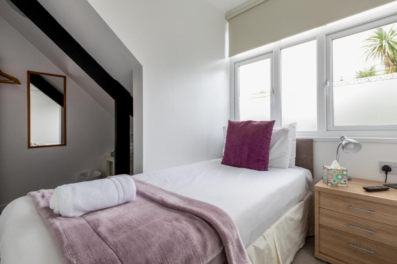 Oasis House 호텔 팰머스 외부 사진